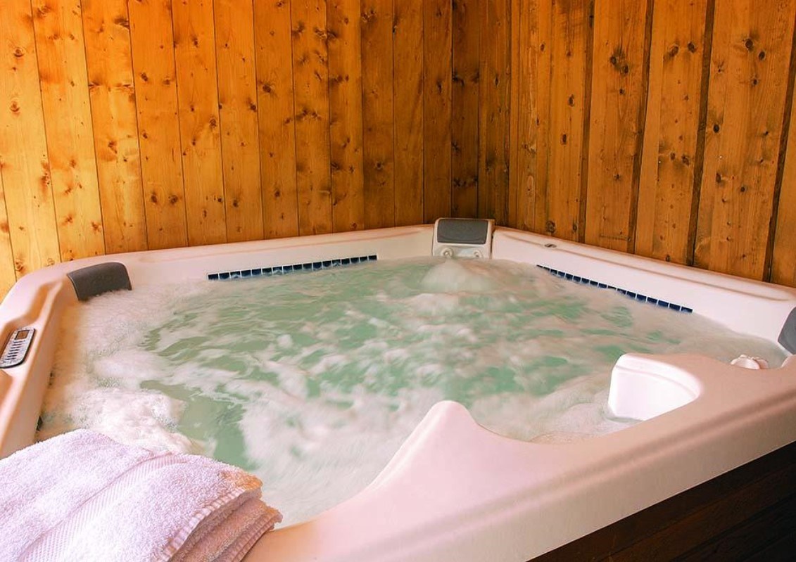 Indiana Lodge Hot Tub