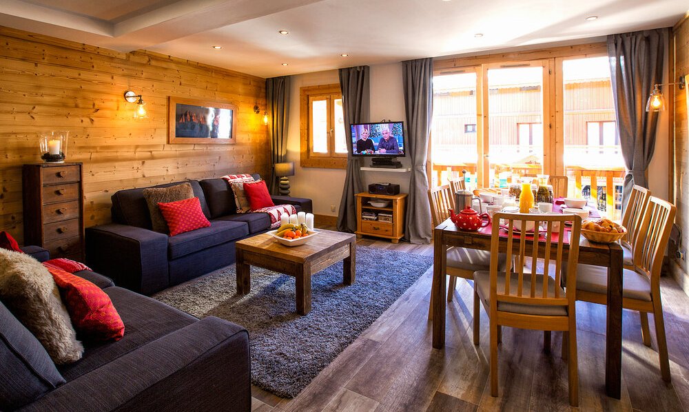 The  Living and dining area in Chalet Snowbel Meribel