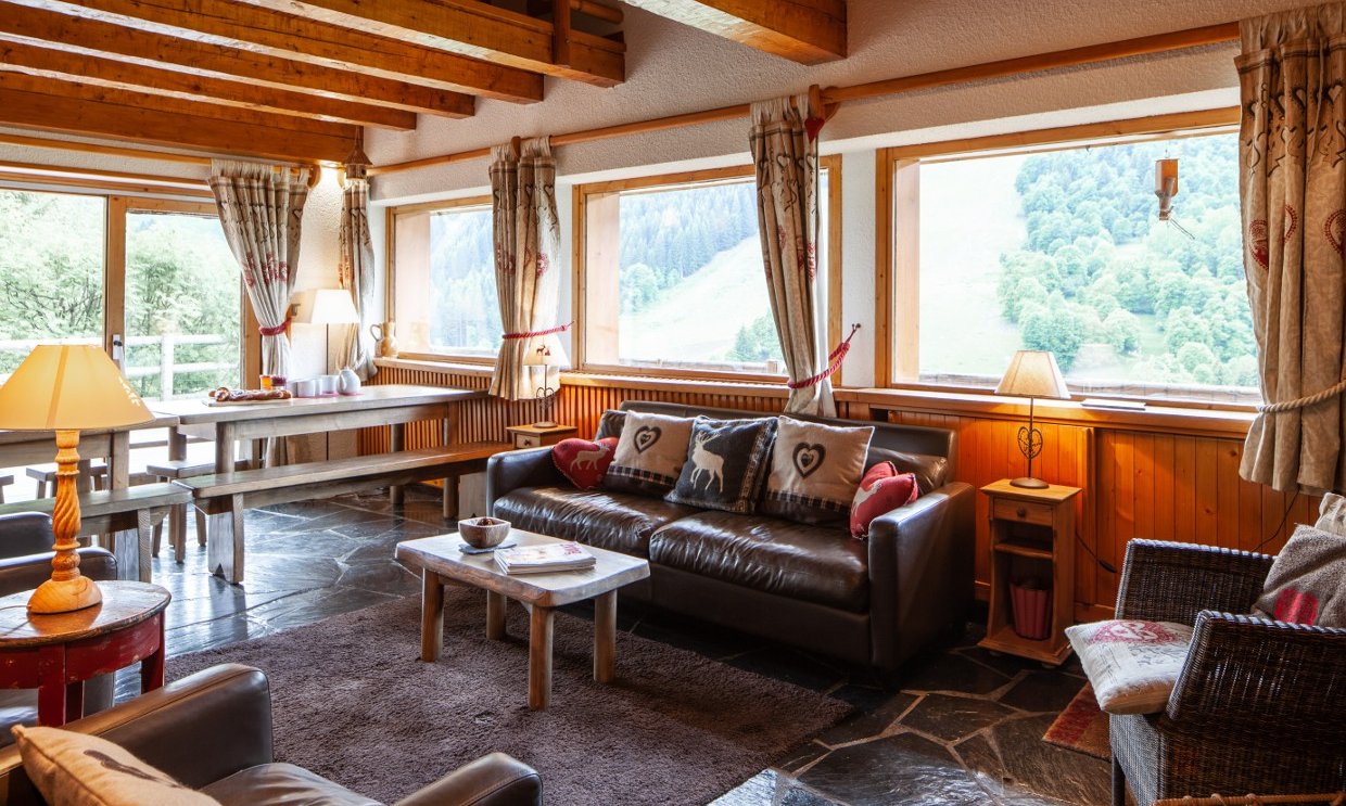 The Living room and dining area in Chalet La Fugue in Meribel