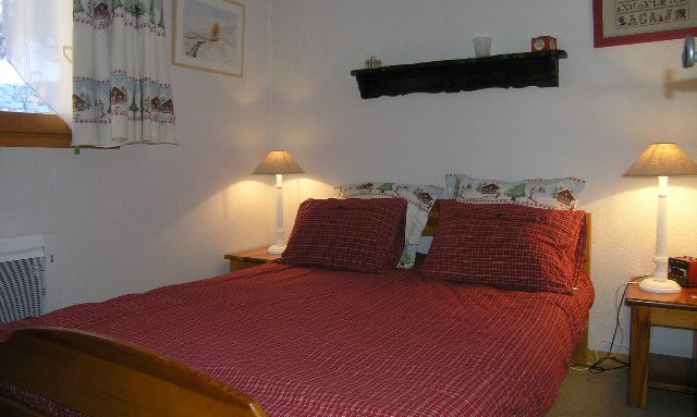 Double bedroom in apartment Cristal Meribel