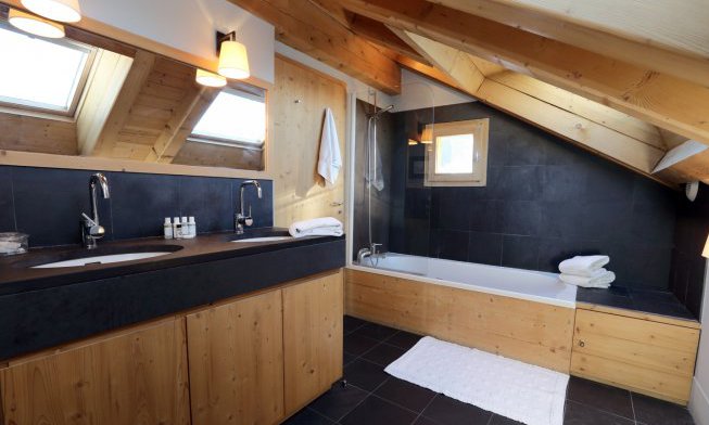 Chalet Griottes Luxury Bathroom with Bath