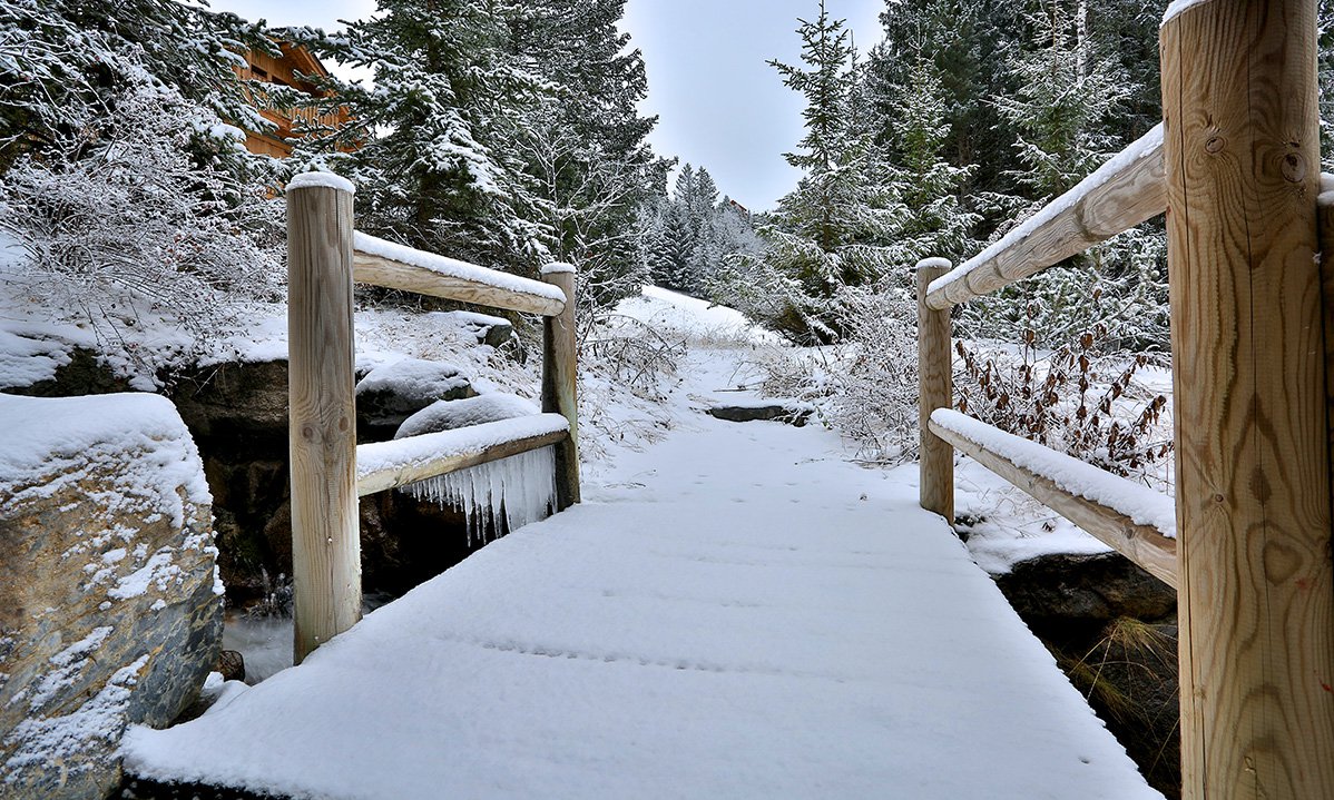 Snowy Path to the Piste