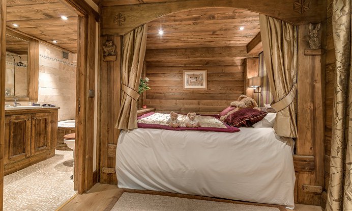 Chalet Chopine Four Poster