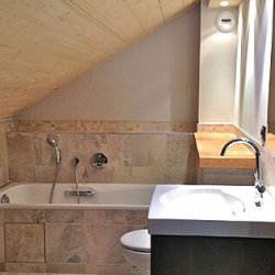 Stylish bathroom in Chalet Montee