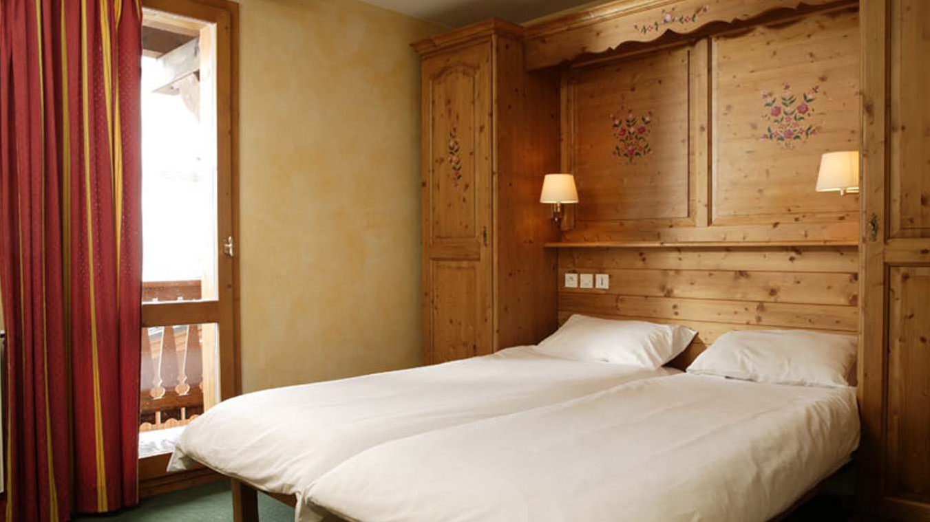 Chalet Abricot Twin Bedroom
