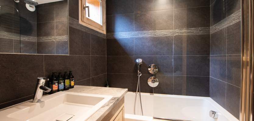 A Bathroom in Chalet Le Cedre Blanc Meribel