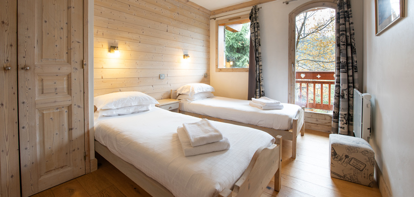 A bedroom in Chalet Le Cedre Blanc Meribel