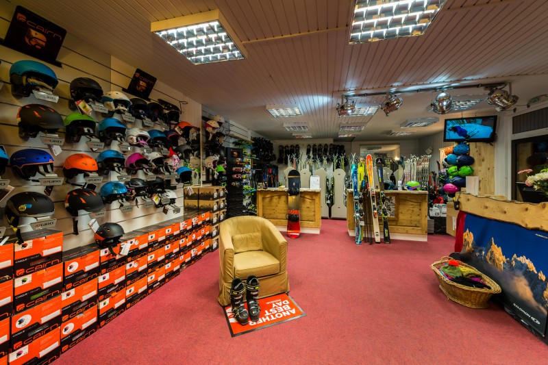 Chalet Capricorne Ski Hire Shop