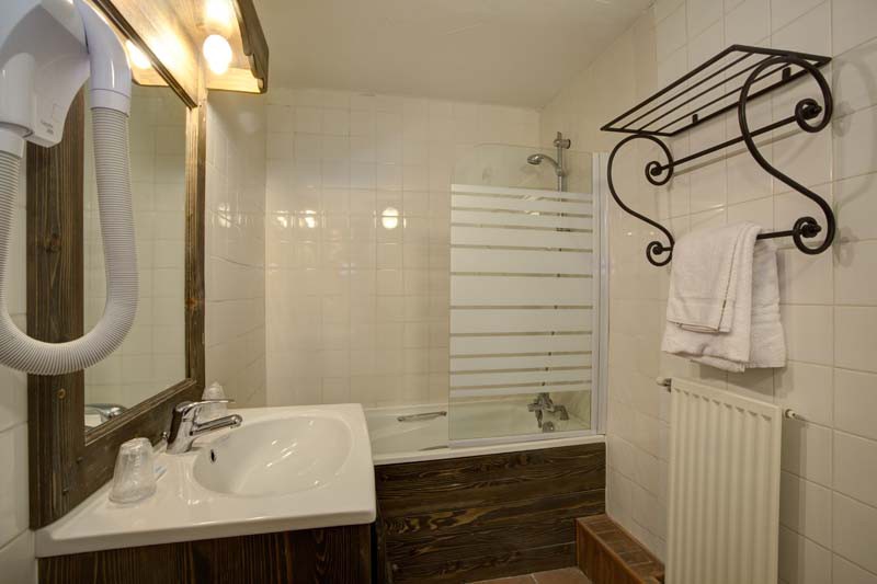 Chalet Capricorne Bathroom 