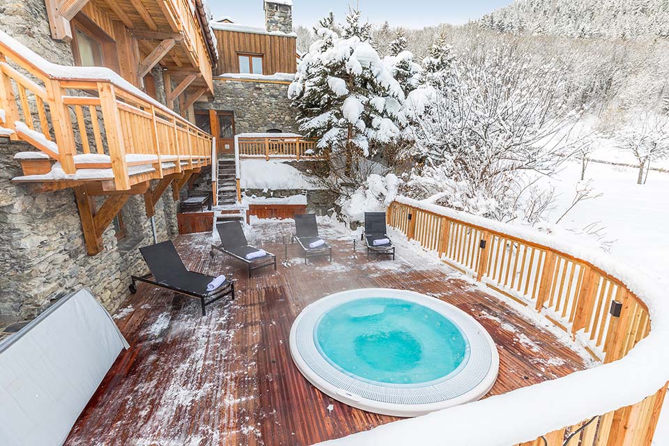 Chalet Iona Outdoor Hot Tub