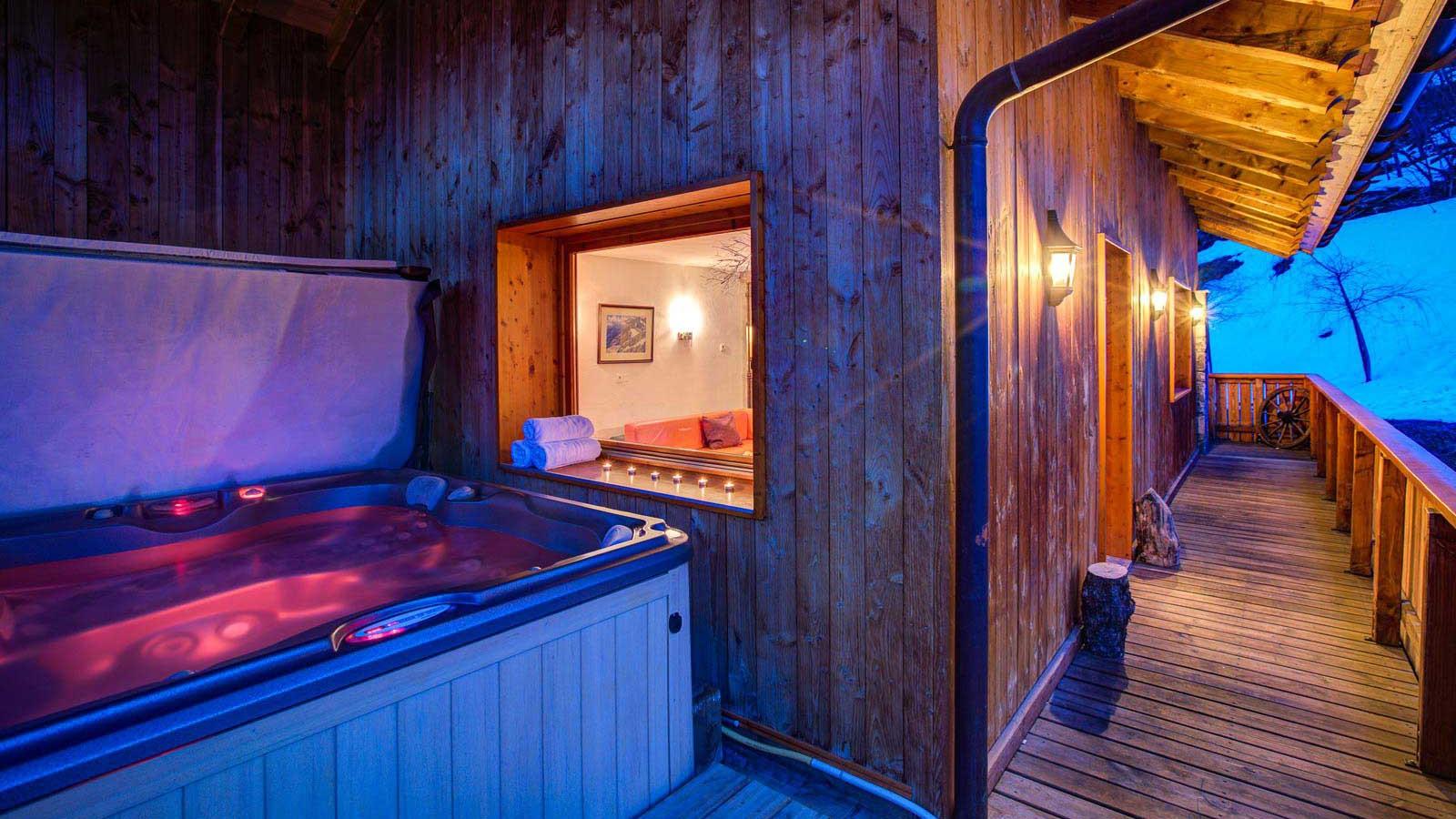 Chalet Laetitia Hot Tub