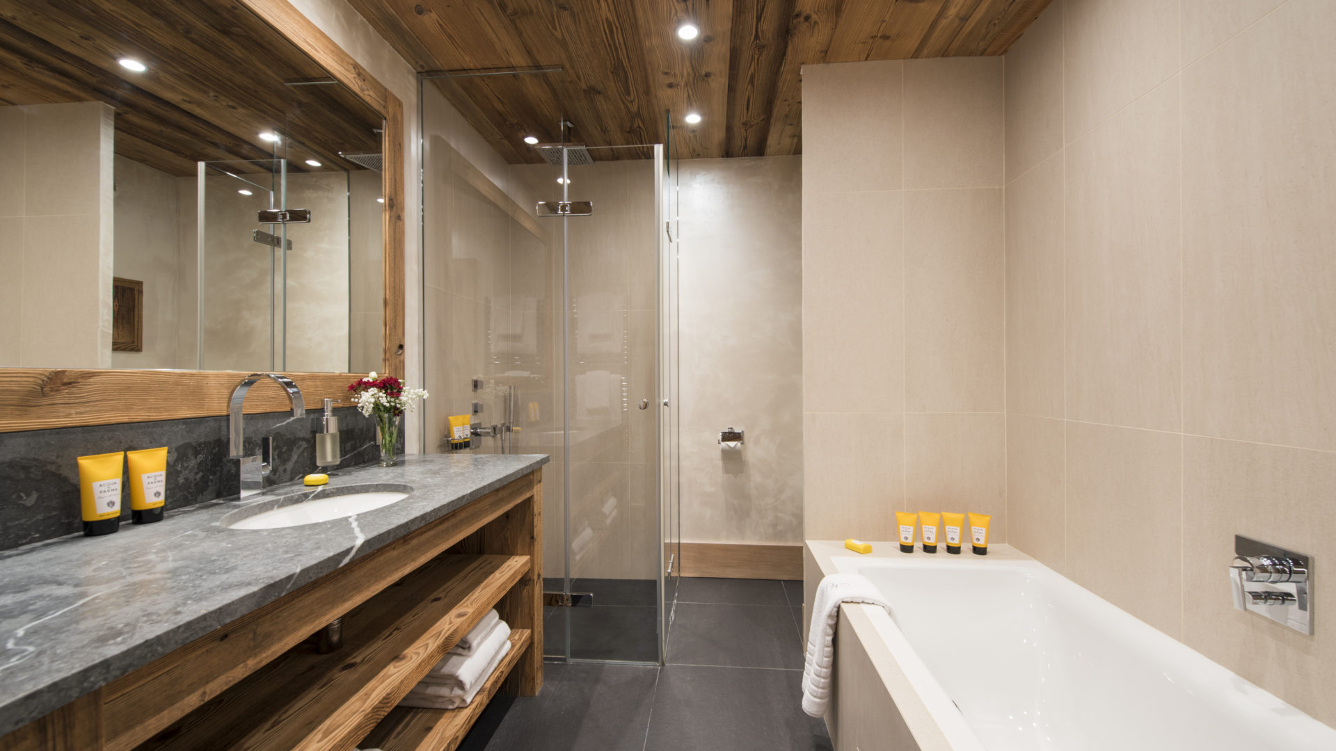 Chalet Mont Tremblant Bathroom