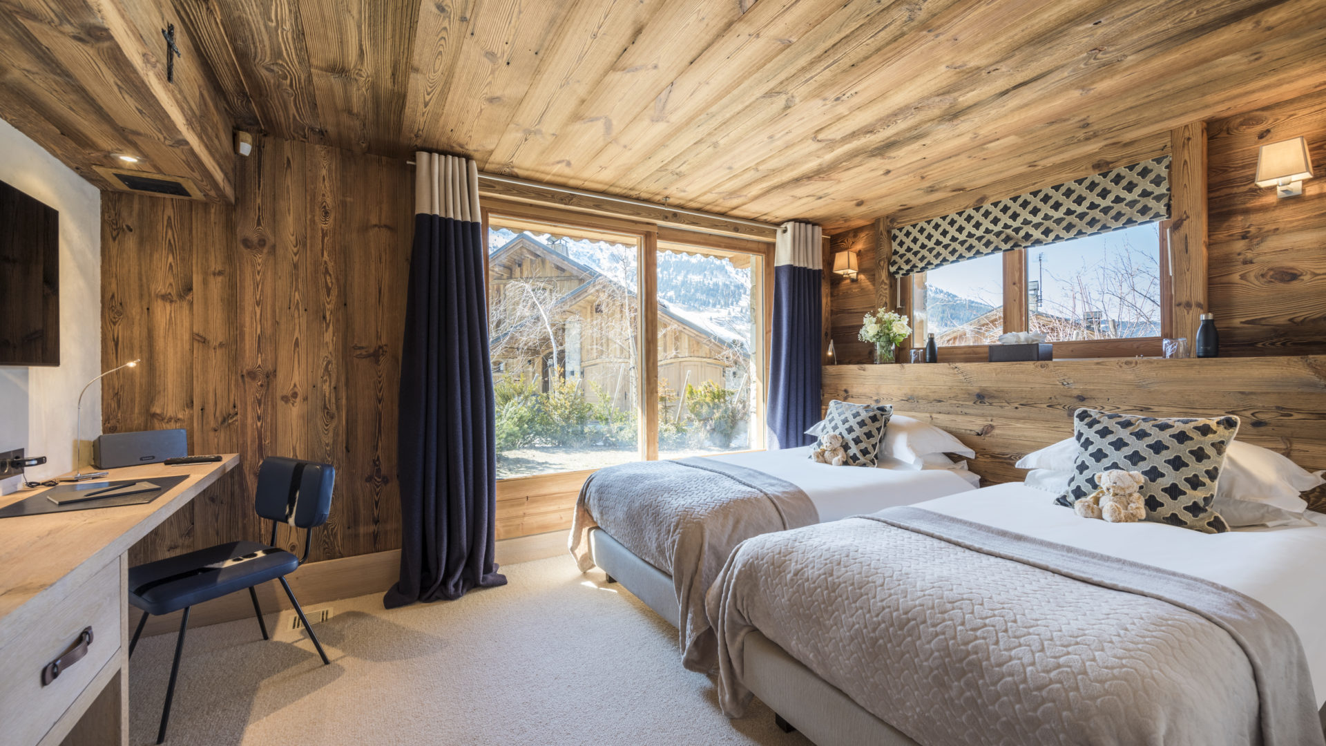 Chalet Mont Tremblant Twin Bedroom
