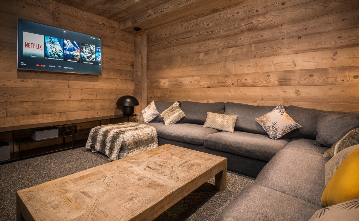 Chalet Phoebe Home Cinema