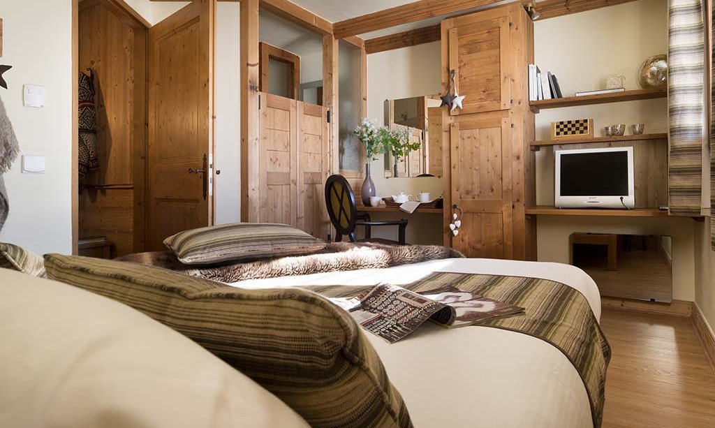 A double Bedroom in the 4 Bedroom South facing Apartment in Residence L'Oxalys, Val Thorens