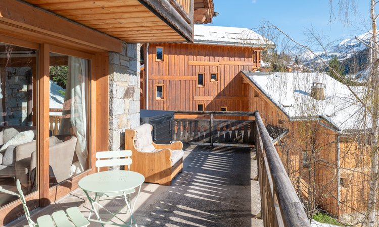 The spacious Balcony at Chalet Oxalys in Meribel