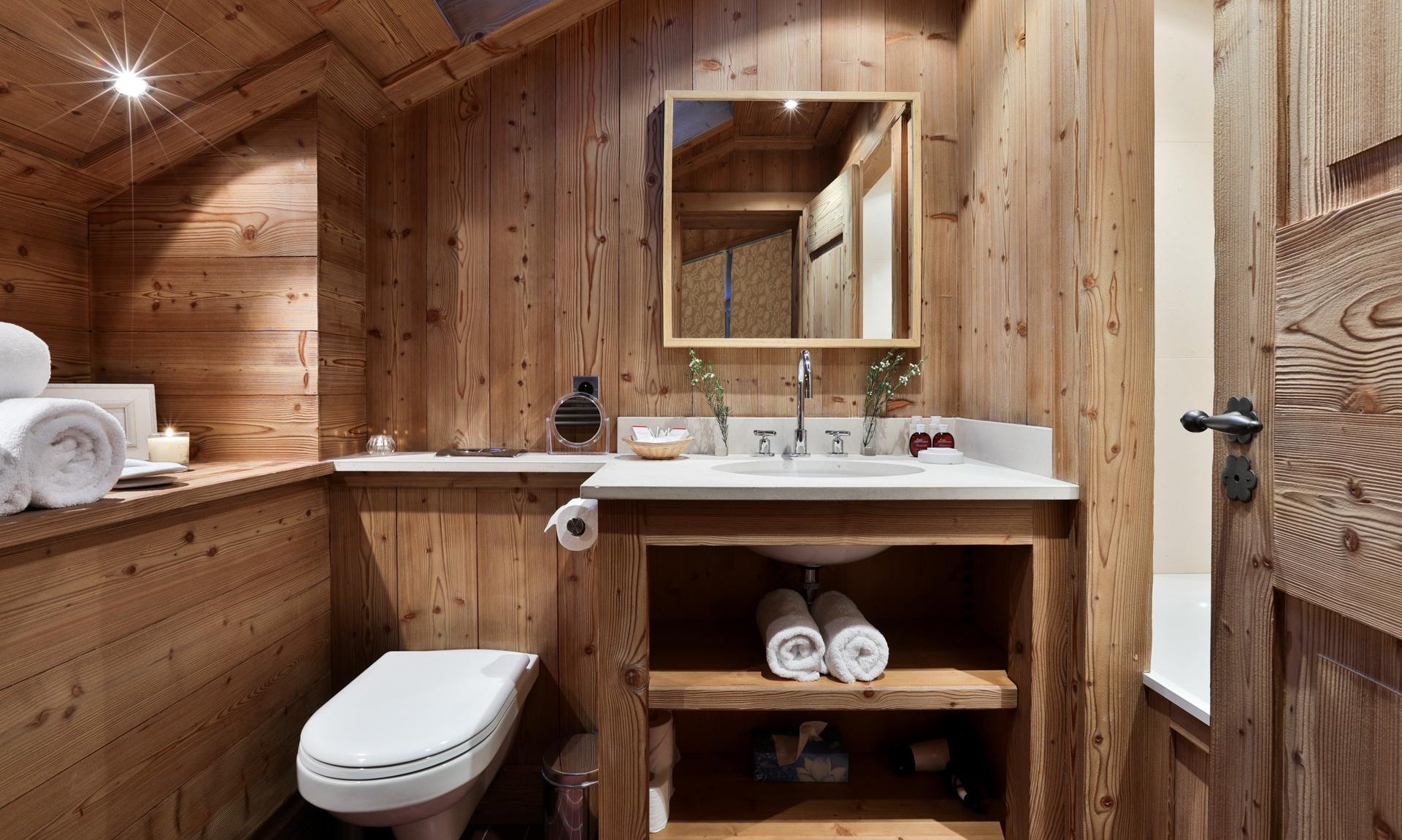 A Bathroom in Chalet Trois Ours Meribel Centre
