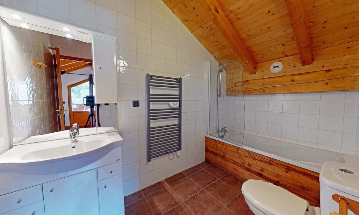 A bathroom in Chalet Daurel, Meribel Centre