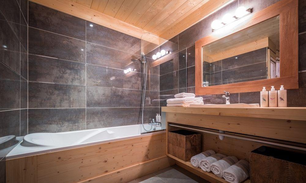 One of the Bathrooms in Chalet Bellacima Lodge, Meribel