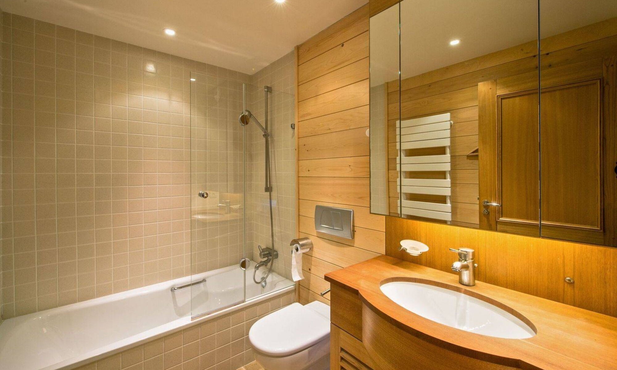 A bathroom in Chalet Eric Meribel Centre