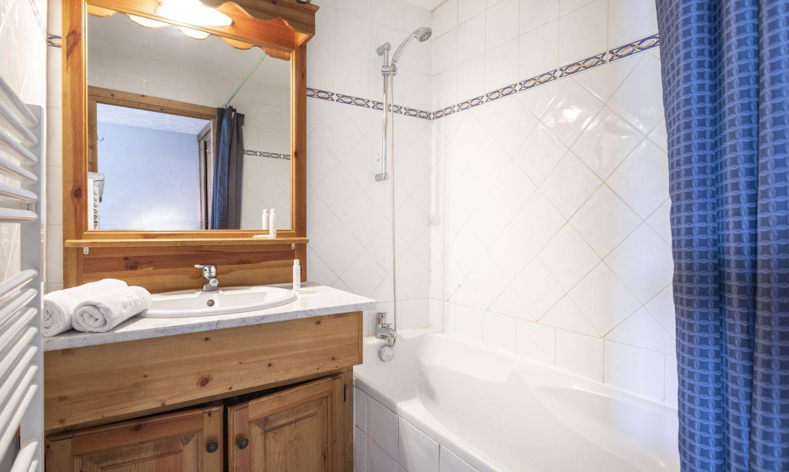 A Bathroom in the Chalet des Neiges Hermine apartments in Val Thorens