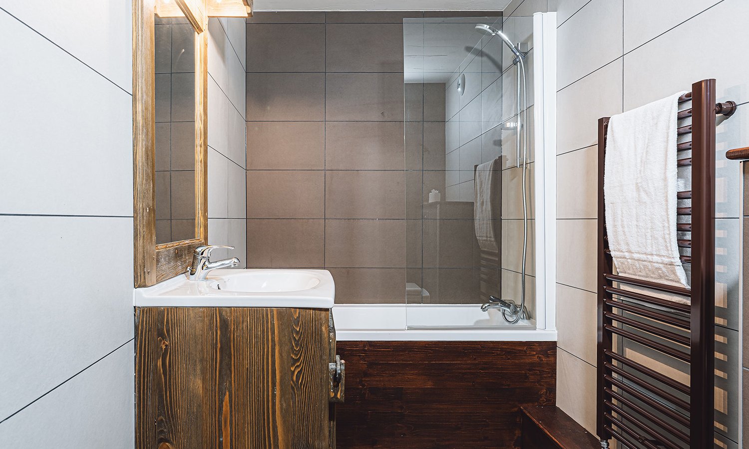 One of the bathrooms in Catered Chalet Capricorne in Val Thorens