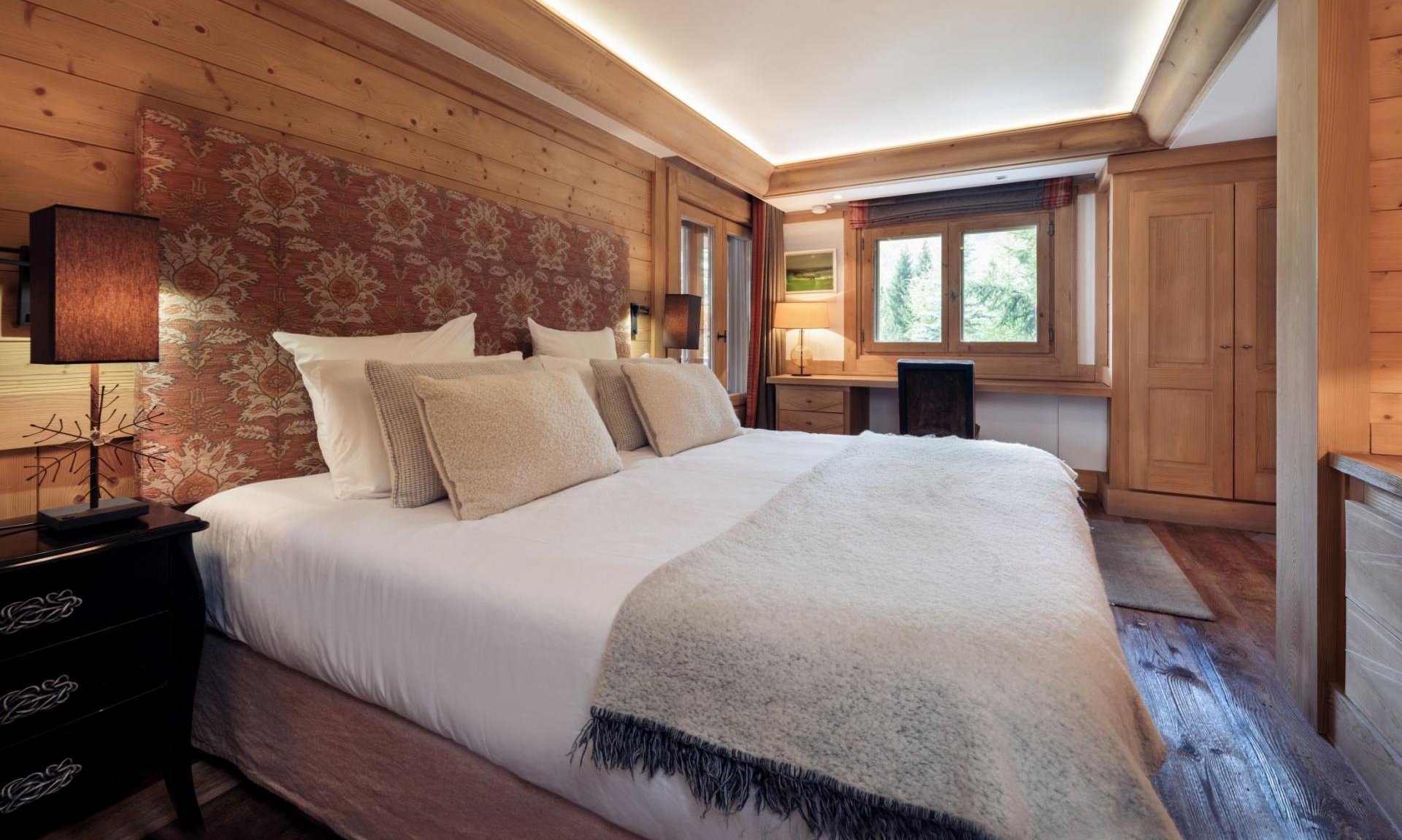 A Bedroom in Chalet Trois Ours Meribel Centre