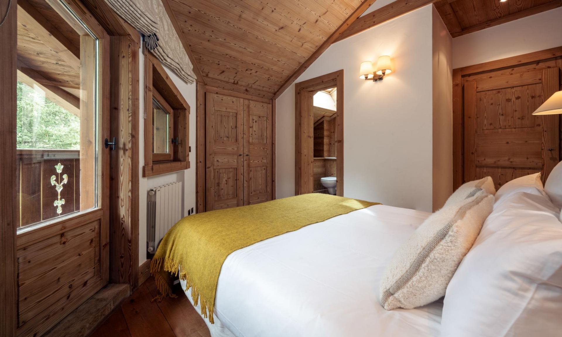 A bedroom in Chalet Trois Ours Meribel Centre