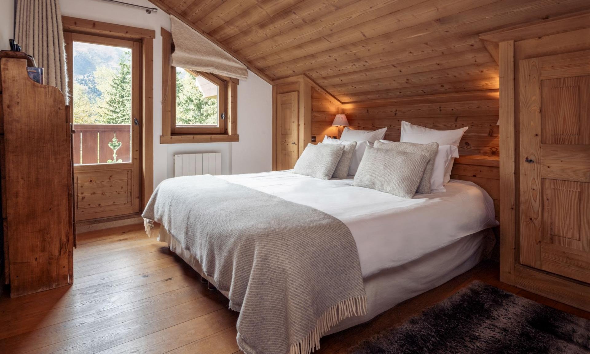 One of the Double/Twin bedrooms in Chalet Trois Ours Meribel Centre
