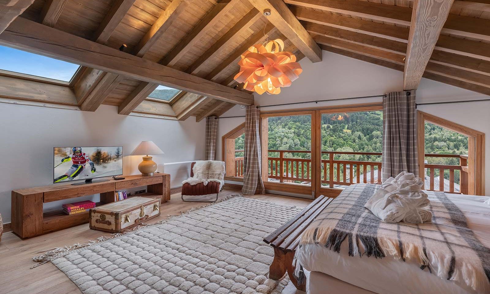Spacious bedrooms in Chalet Etoile des Neiges Meribel