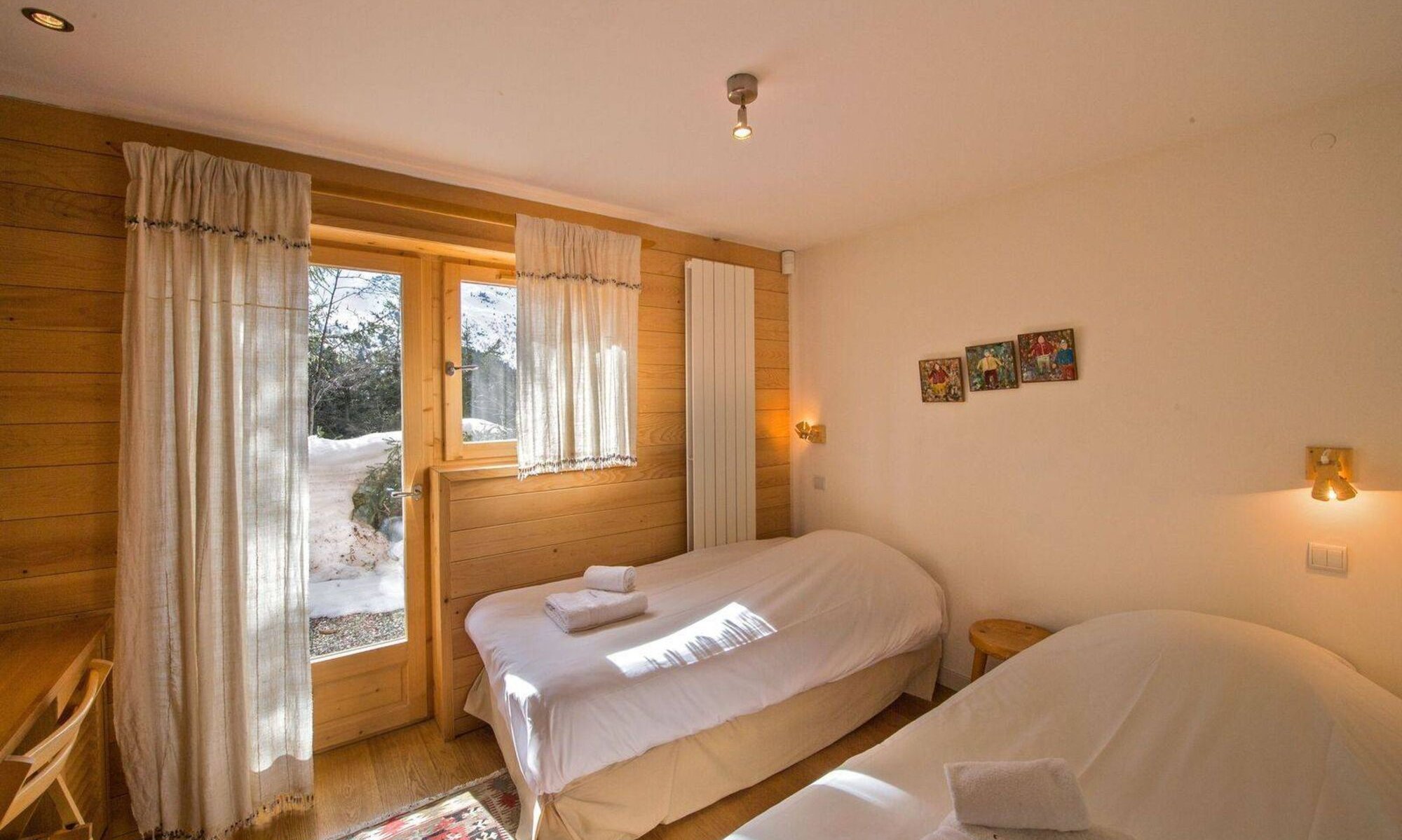 A twin bedroom in Chalet Eric Meribel Centre