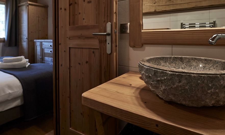 Bedroom and Bathroom in Chalet Chamois Meribel