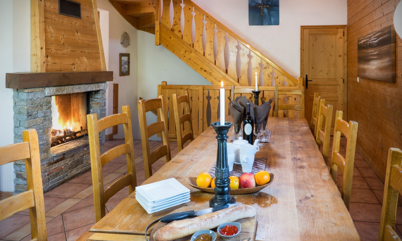 The Dining area in Chalet Topaz in La Tania
