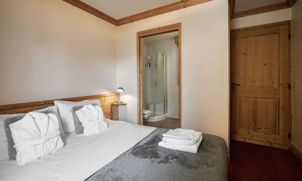 A Double bedroom with ensuite shower room in Catered Chalet Sabot Val in Thorens