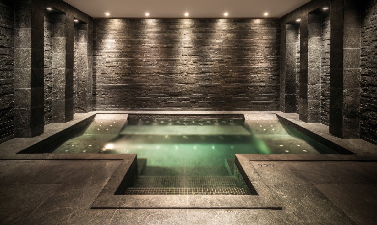 The wonderful sunken Jacuzzi Chalet Le Grenier Meribel Centre
