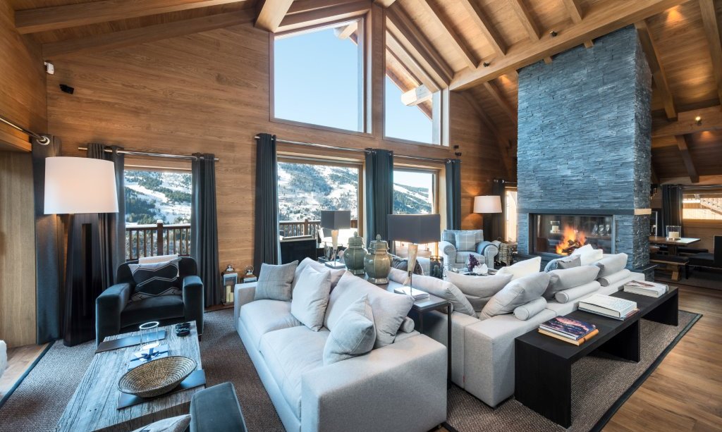 The living area with a fireplace in Chalet Le Grenier Meribel Centre