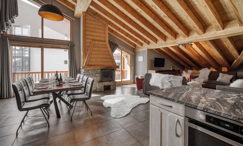 The spacious Dining and Living area in Chalet Sabot Penthouse in Val Thorens