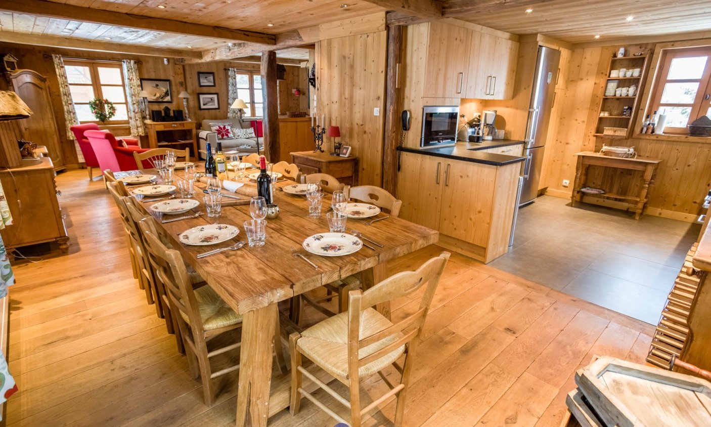 The Dining area in Chalet Oursons La Tania