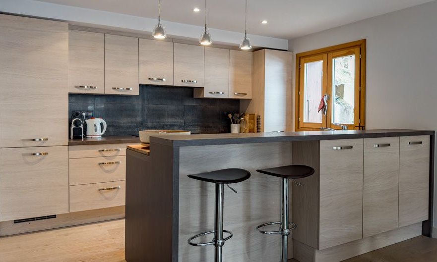 The modern and fully equipped kitchen in Chalet Montana in Meribel Centre