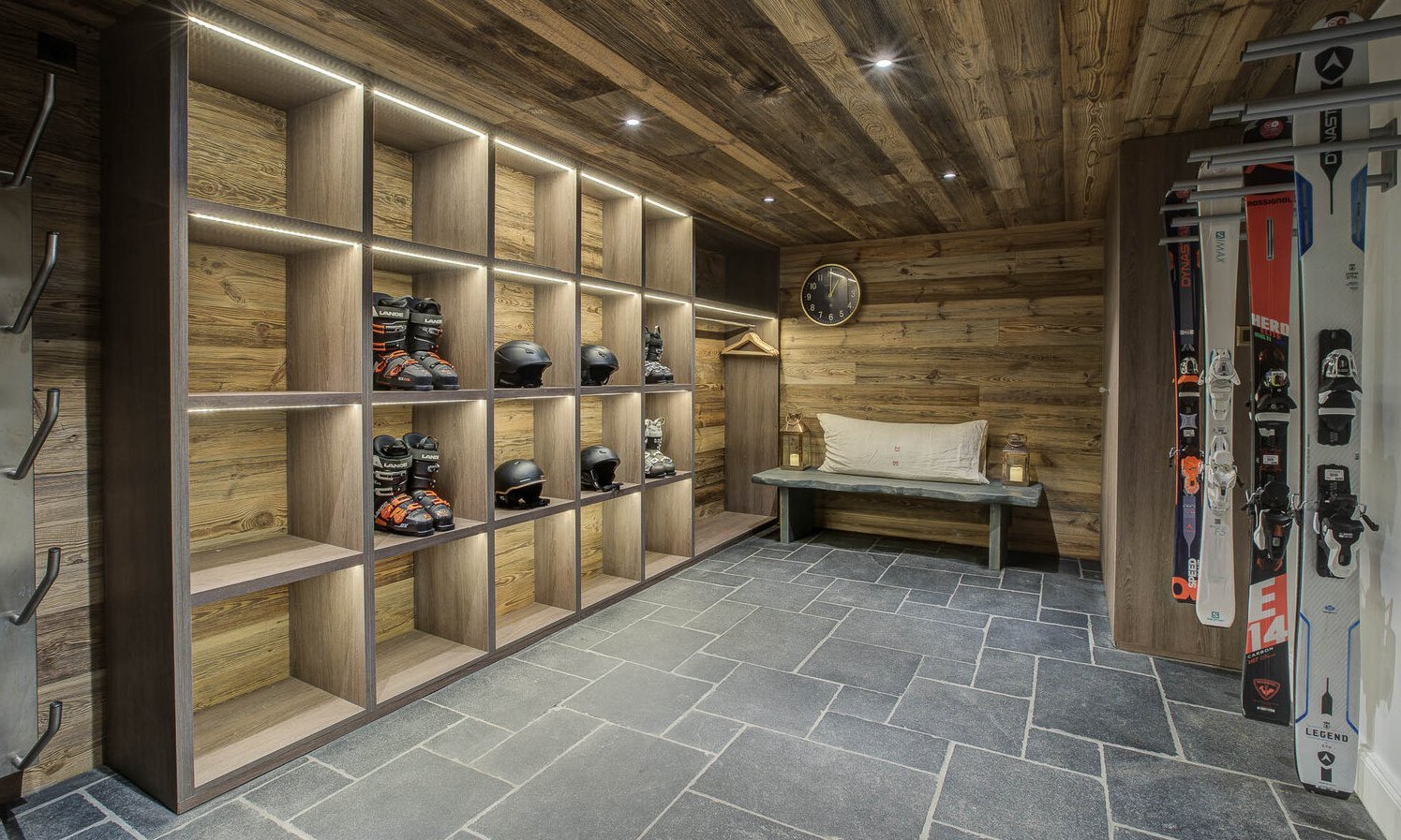 Chalet Lightbowne ski and boot room