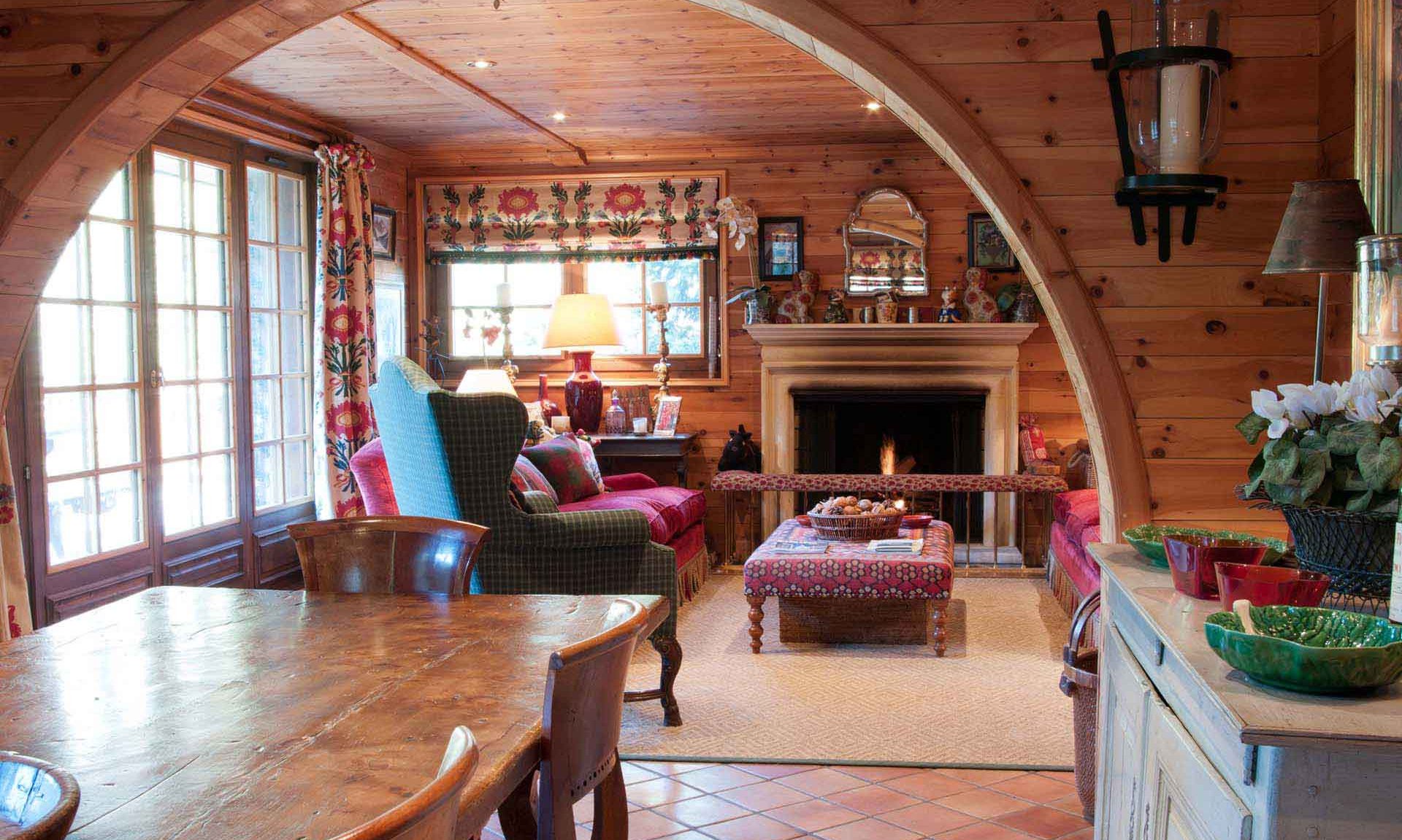 Cosy and Luxurious Lounge and Dining Room in Chalet La Varappe Meribel