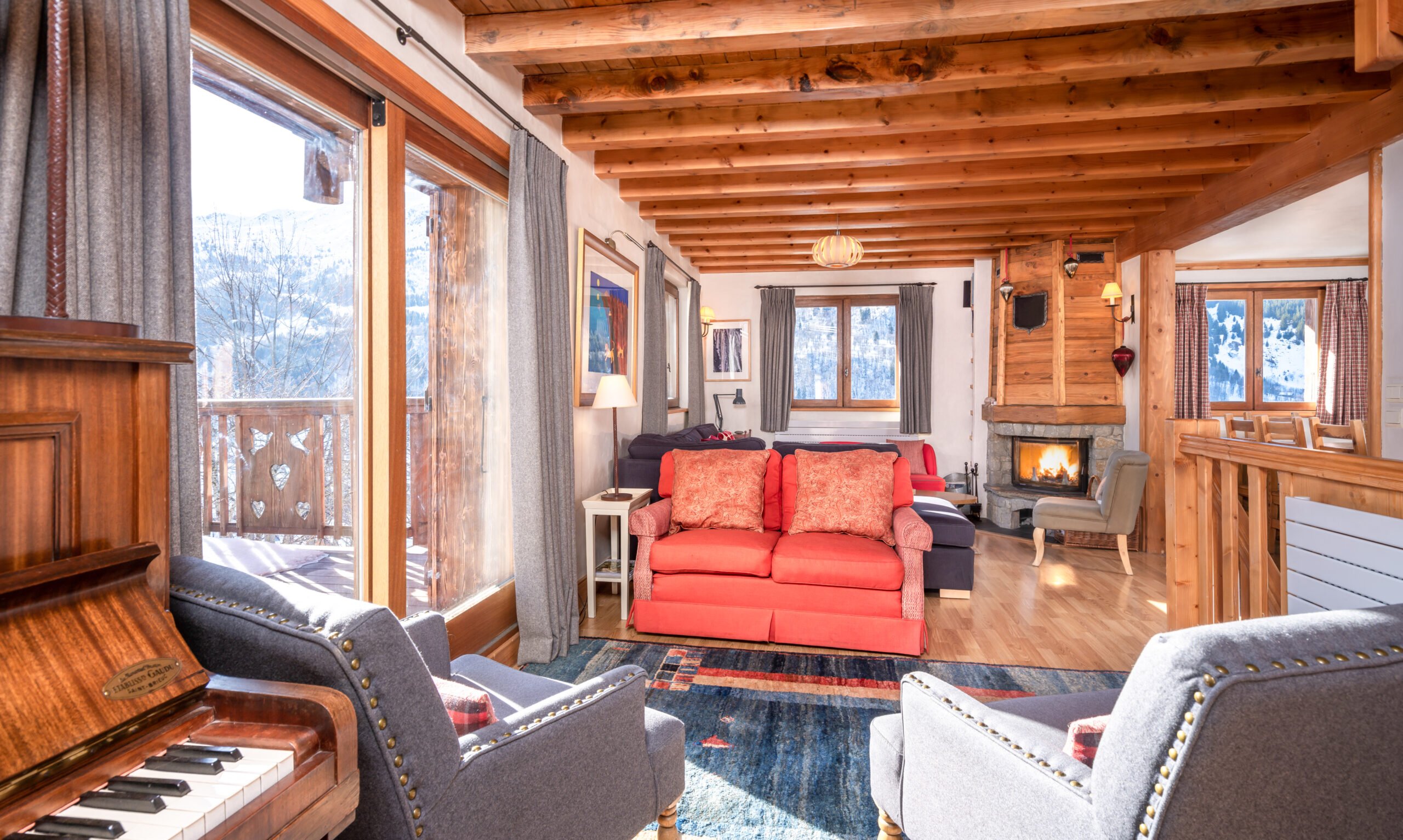 The Living room with fireplace in Chalet Tourterelle Meribel Village