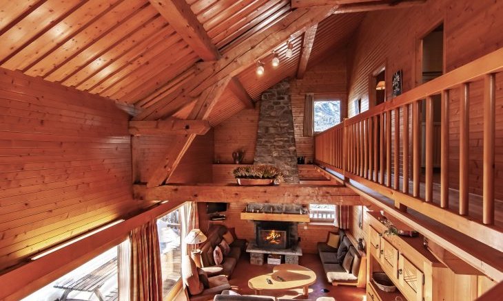 The Living area with fireplace in Chalet La Renarde, Meribel