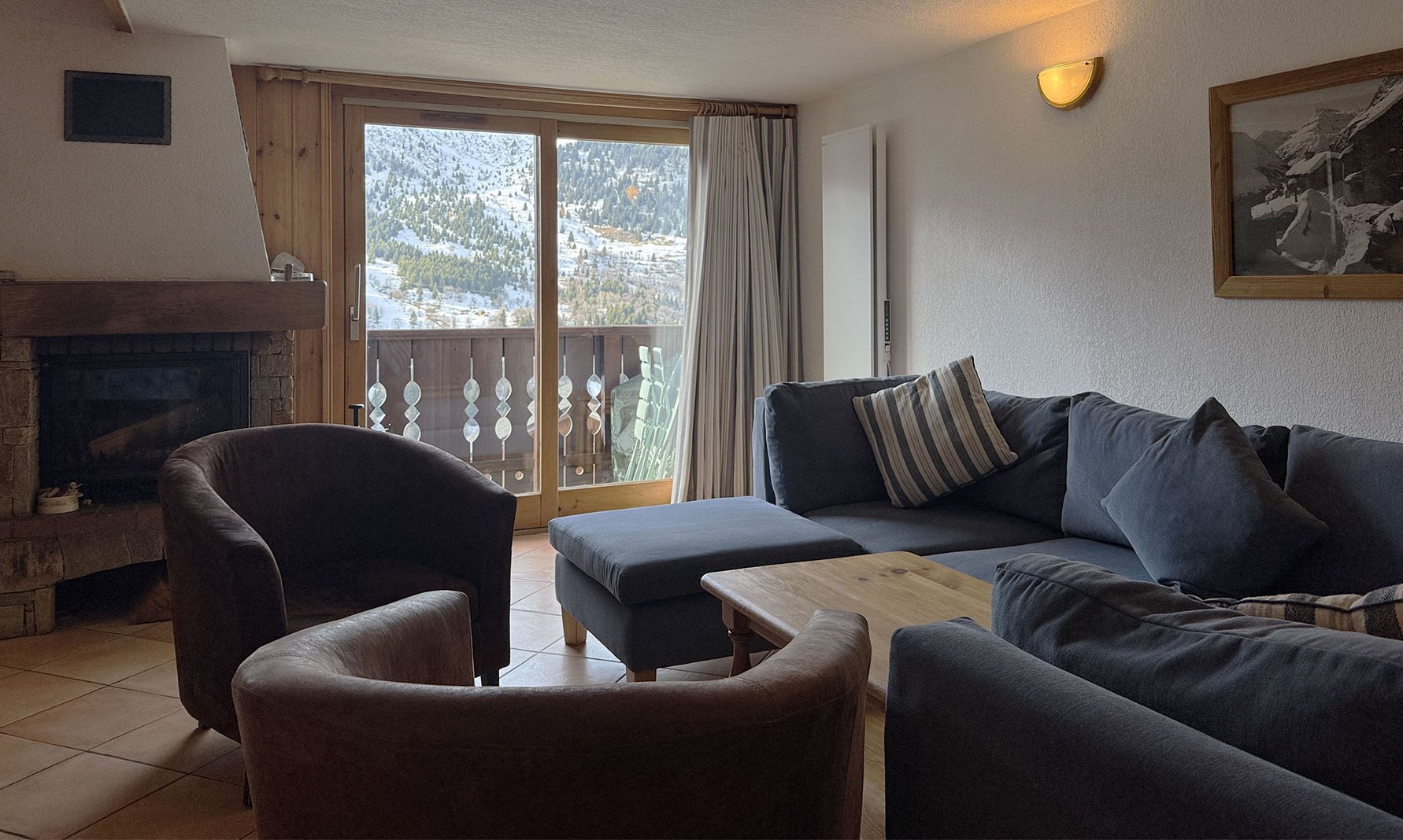 The Living area with fireplace in Apartment Jardin in Meribel Morel