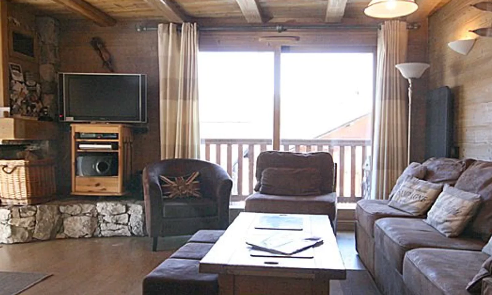 The spacious Living room in Apartment Grange, Meribel Village