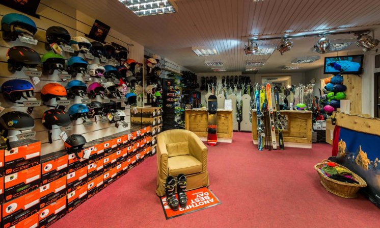 Val 2400 Ski Hire Shop