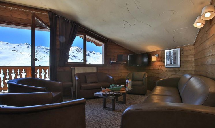 Chalet Milo Living Room Dining Room