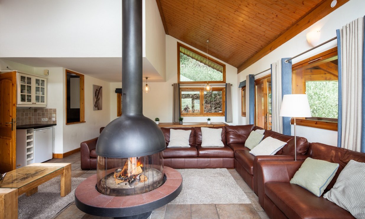 The Living and dining area in Chalet Virage in Meribel