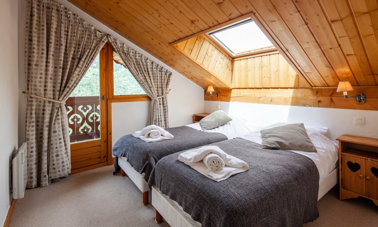 A Twin bedroom in Chalet Virage Meribel