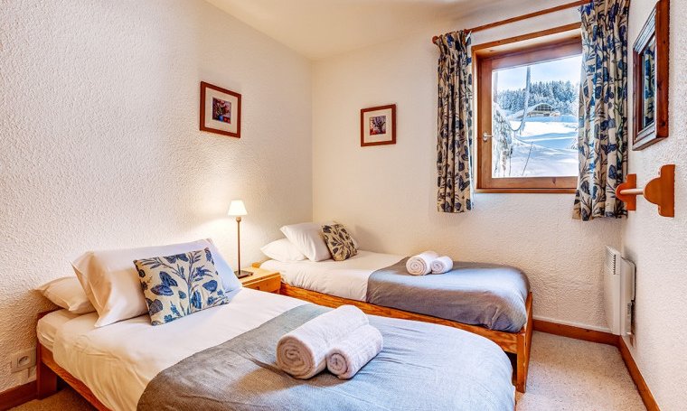 A Twin bedroom in Chalet Veronica Meribel